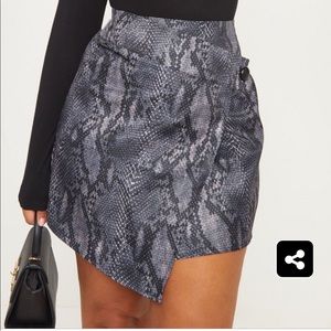 Grey Snakeskin print skirt